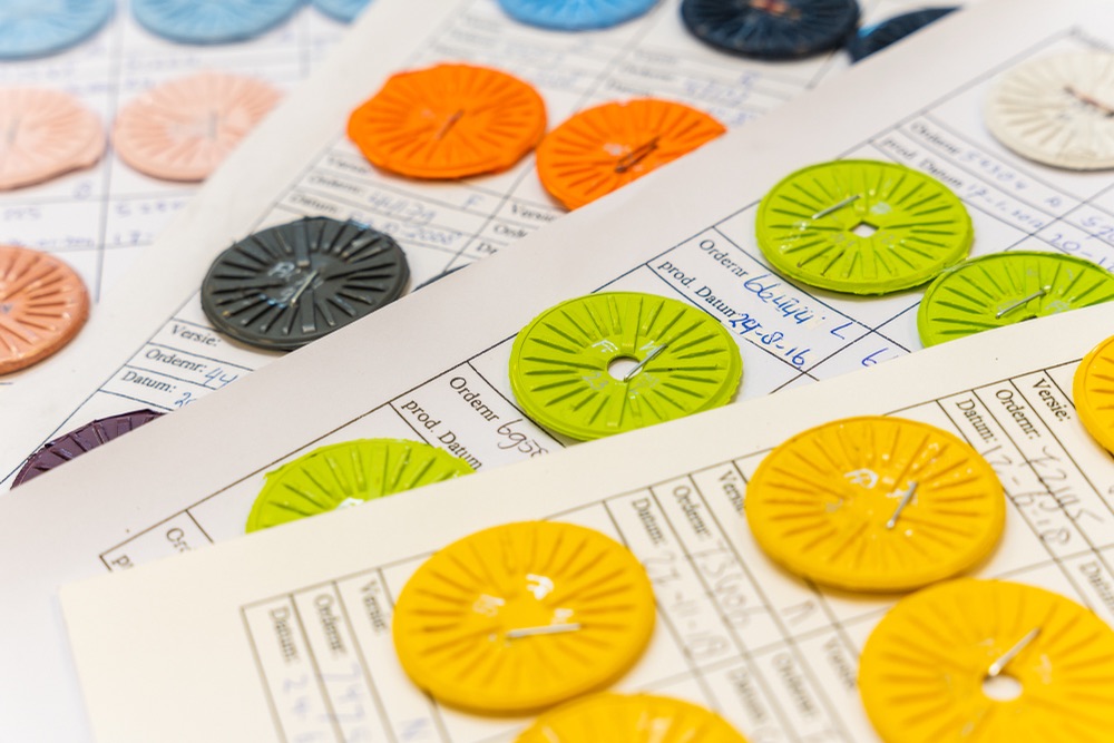 Colour-matched rubber compound samples